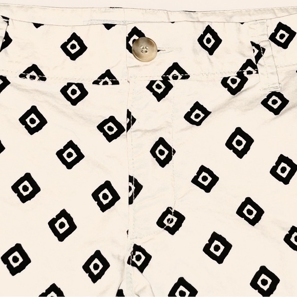 Old Navy Geometric Chino Shortie Shorts Black White Women’s 10 EUC - Picture 6 of 16